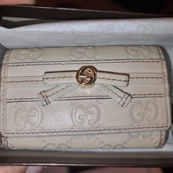 Gucci off white leather 6 key holder - Picture 5 of 5